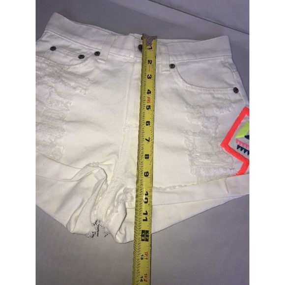 New Carmar Mid Rise White Denim Shorts LF Store Cotton Distressed Embroidered 24 - Picture 8 of 9